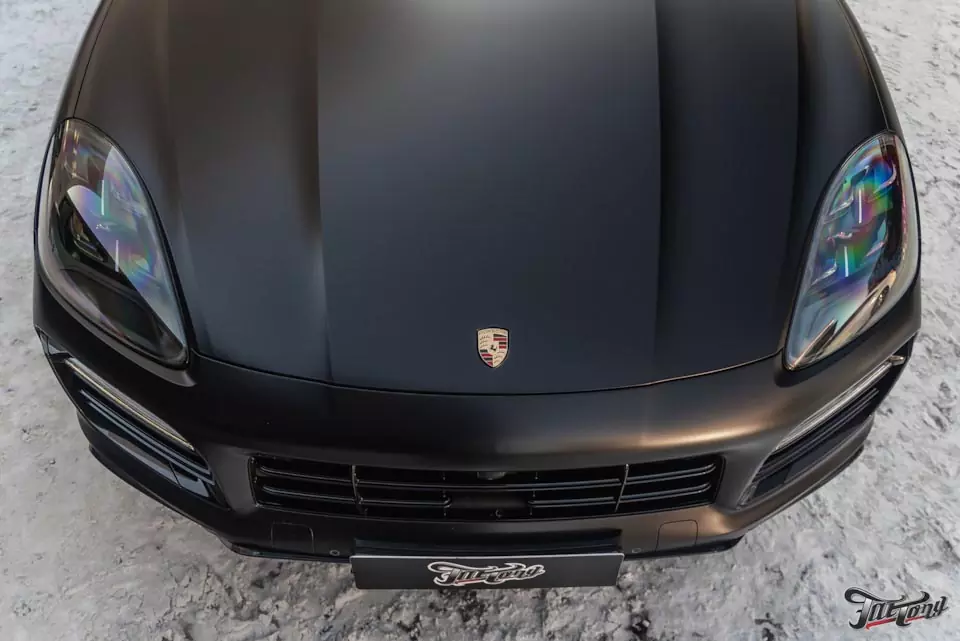 Porsche Cayenne GTS coupe. Оклейка кузова в матовый полиуретан и ламинация спойлера в карбон!